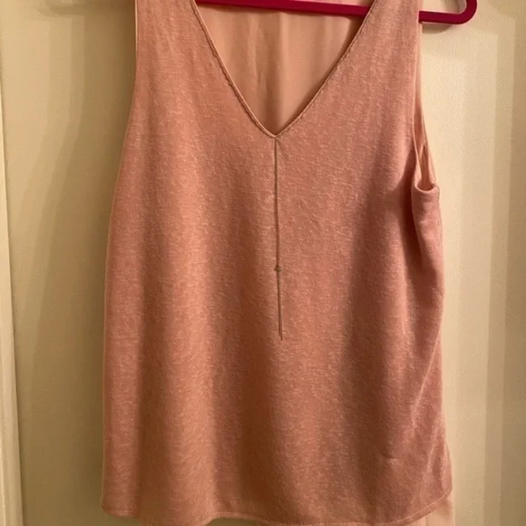 NWOT Crosby sleeveless top - Picture 4 of 8